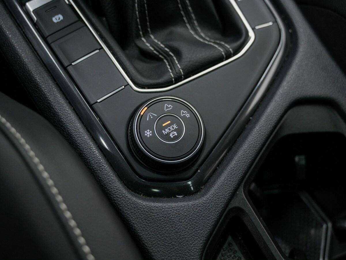 Купить Volkswagen Tiguan с пробегом. Фото: #23