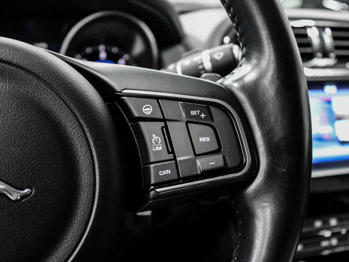 Купить Jaguar XE с пробегом. Фото: #10