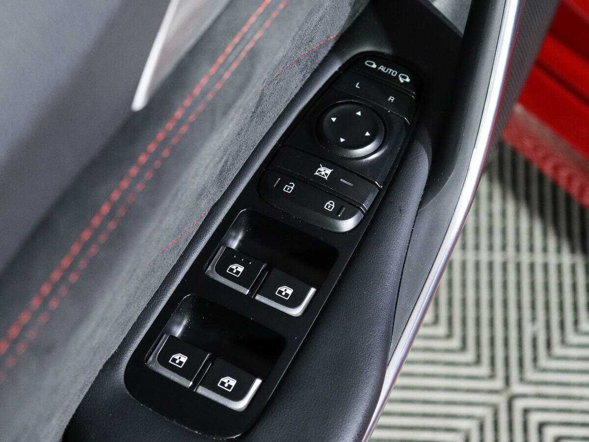 Купить Kia Stinger с пробегом. Фото: #22
