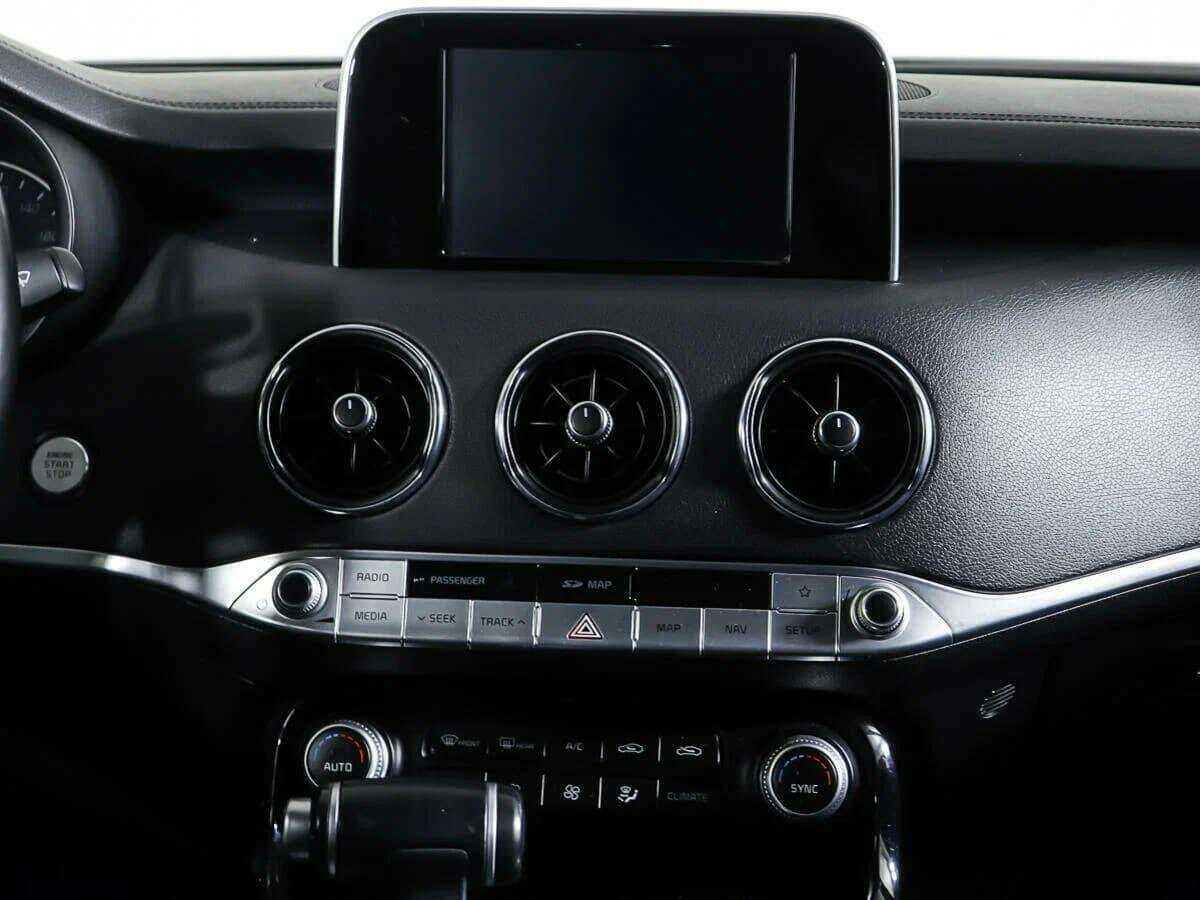 Купить Kia Stinger с пробегом. Фото: #10