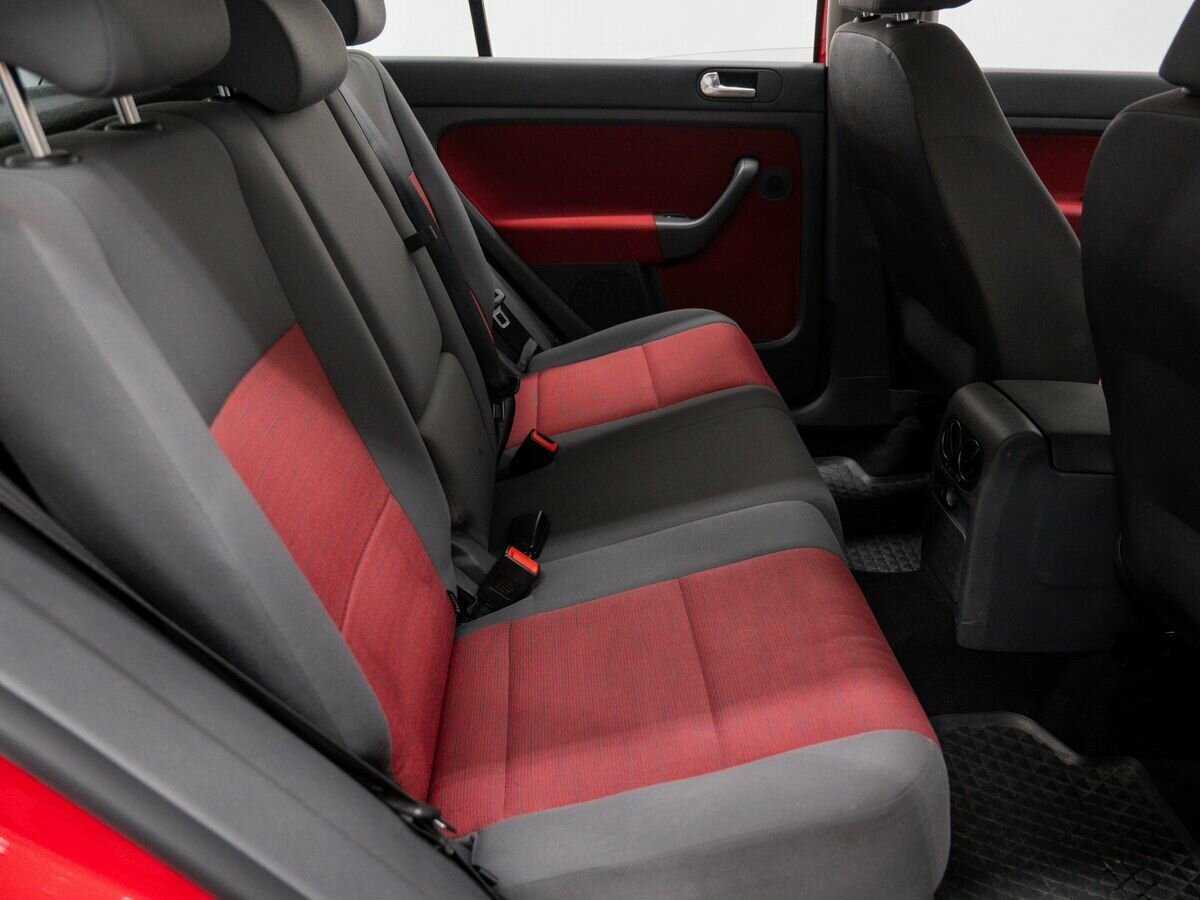Купить Volkswagen Golf Plus с пробегом. Фото: #7