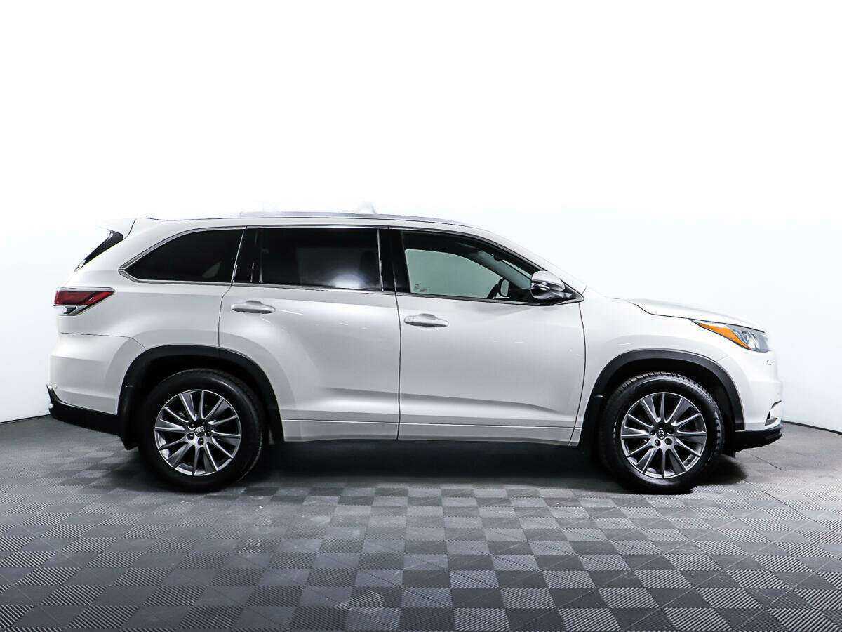 Купить Toyota Highlander с пробегом. Фото: #3