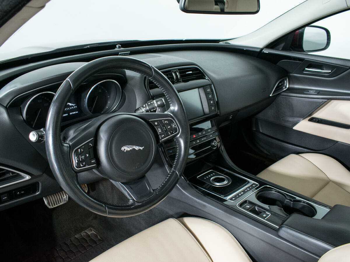 Купить Jaguar XE с пробегом. Фото: #12