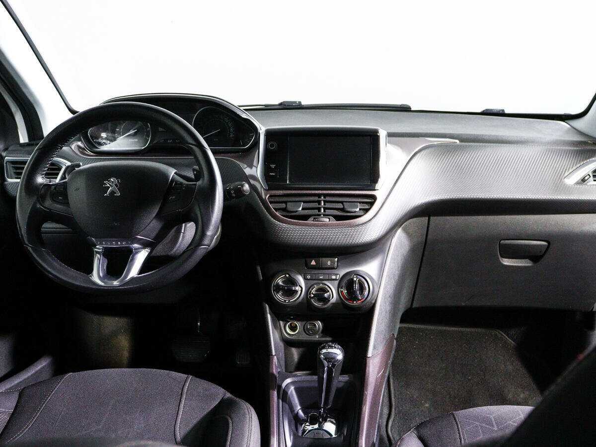 Купить Peugeot 2008 с пробегом. Фото: #9