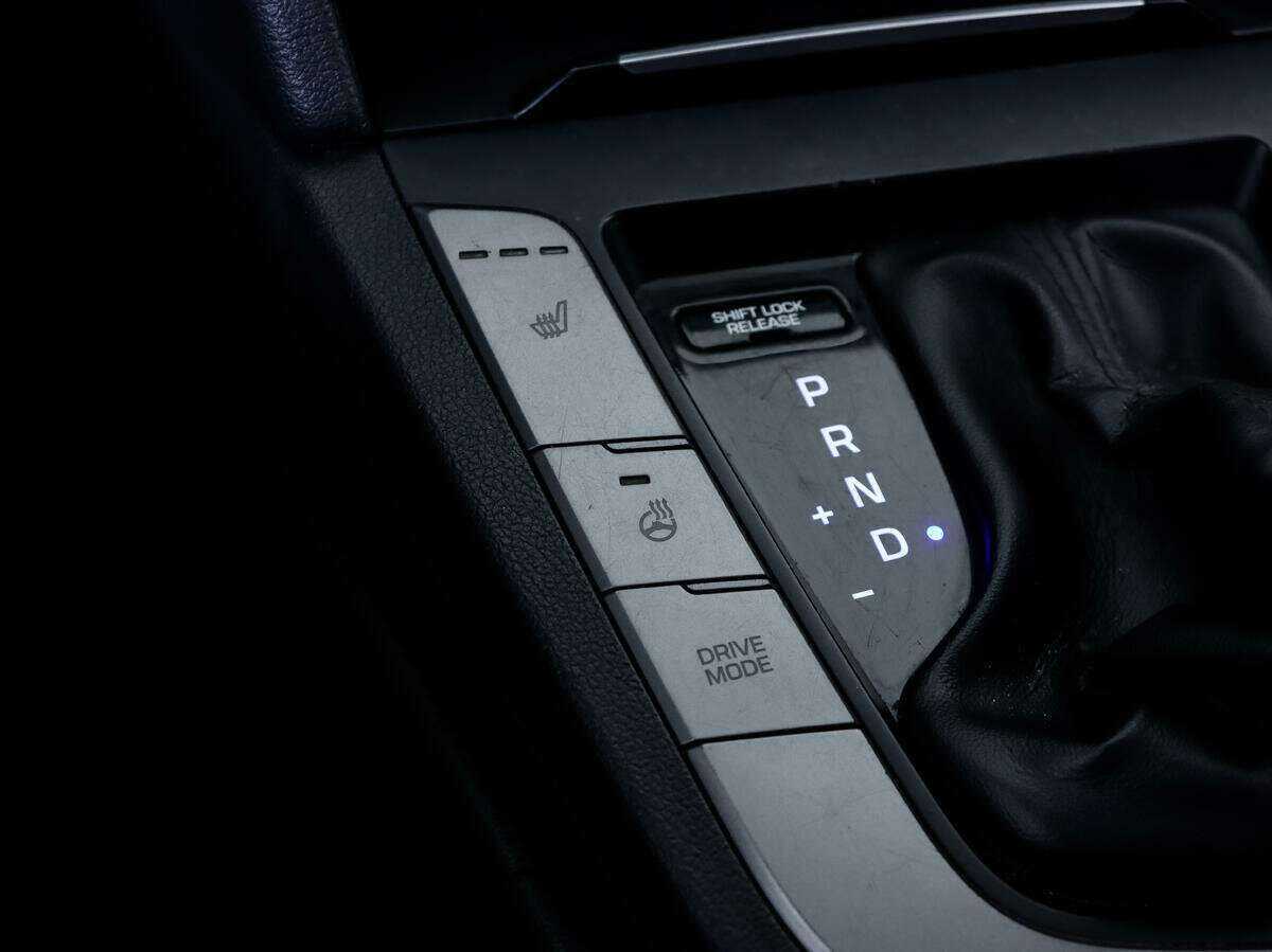 Купить Hyundai Elantra с пробегом. Фото: #11