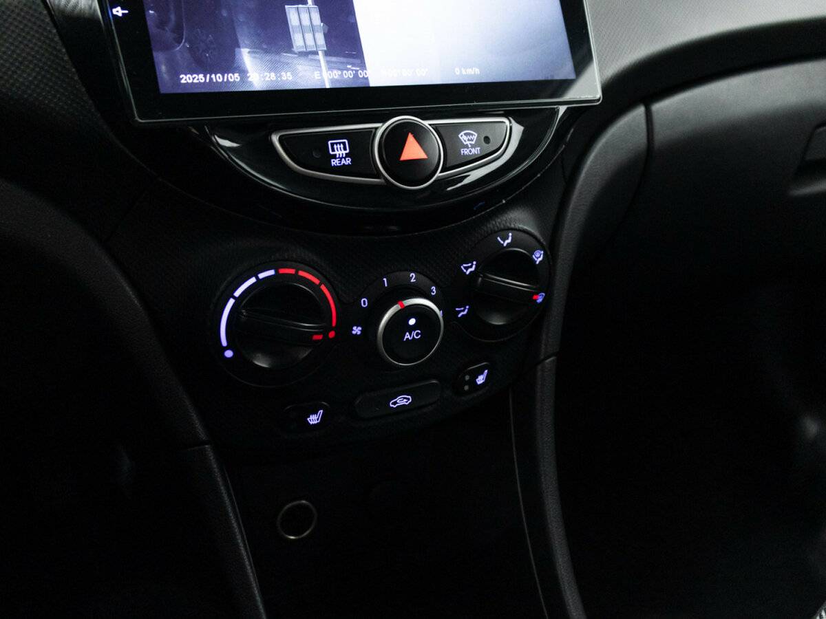 Купить Hyundai Solaris с пробегом. Фото: #14