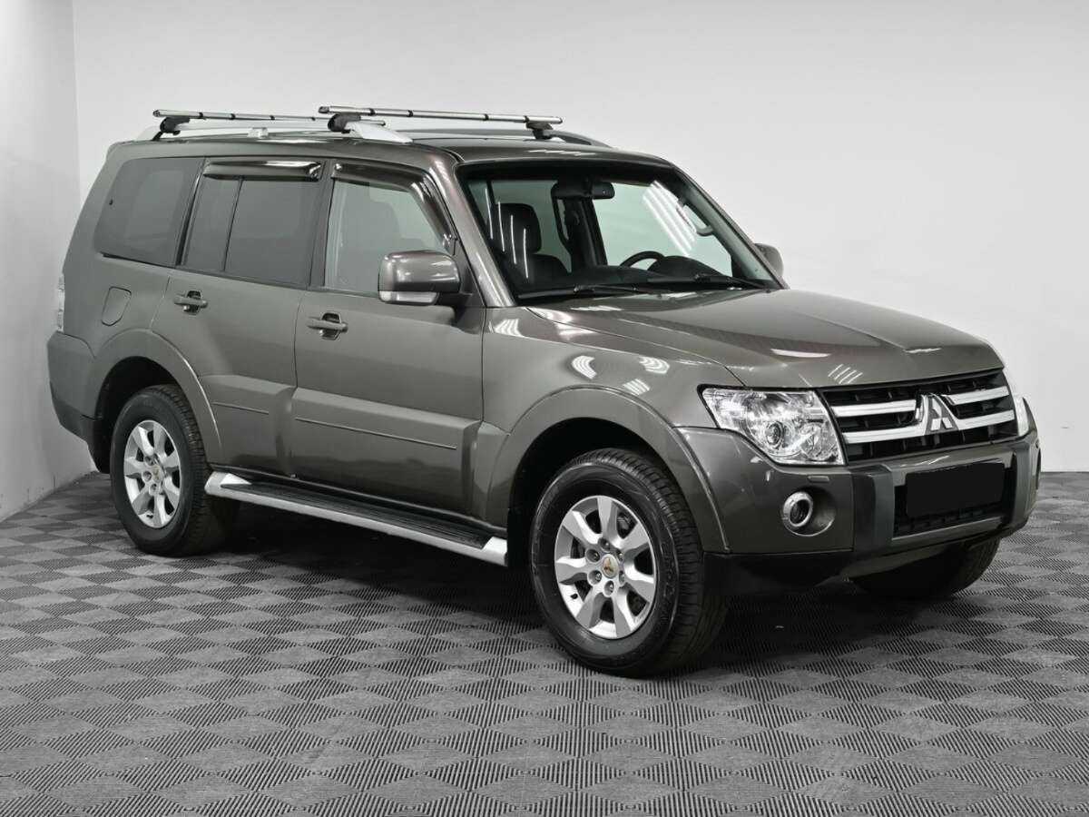 Купить Mitsubishi Pajero с пробегом. Фото: #2