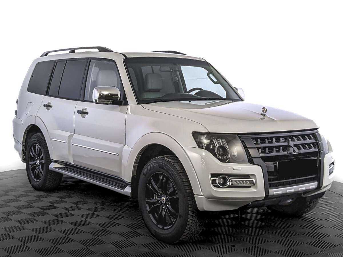 Купить Mitsubishi Pajero с пробегом. Фото: #2