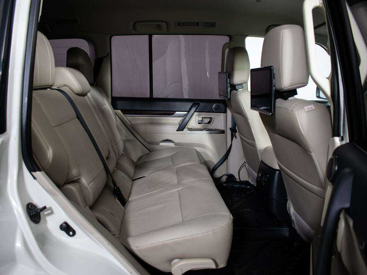 Купить Mitsubishi Pajero с пробегом. Фото: #9