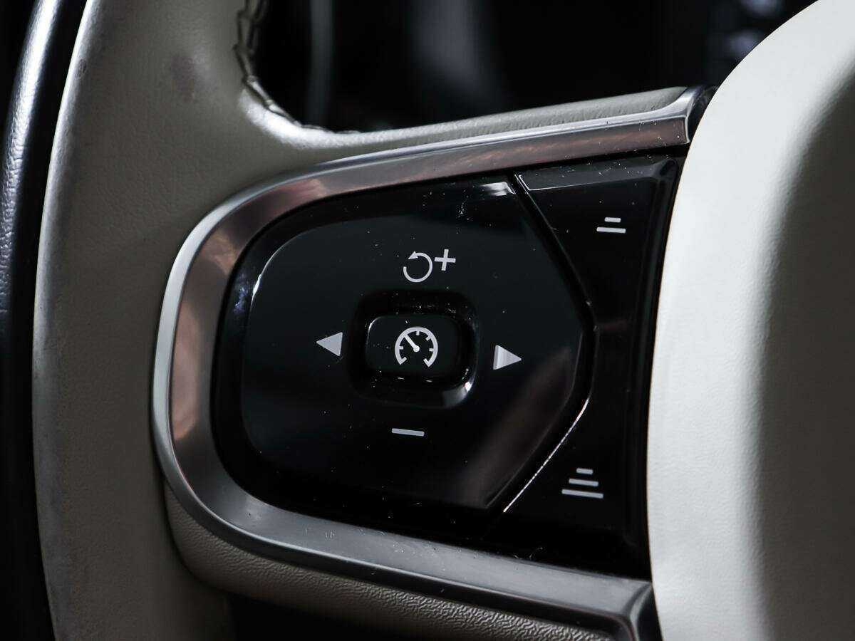 Купить Volvo XC60 с пробегом. Фото: #18