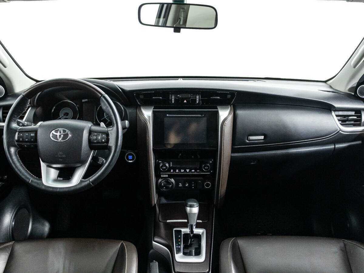 Купить Toyota Fortuner с пробегом. Фото: #12