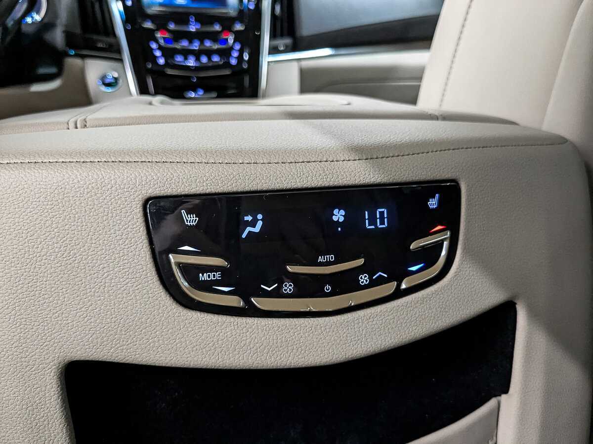 Купить Cadillac Escalade с пробегом. Фото: #26