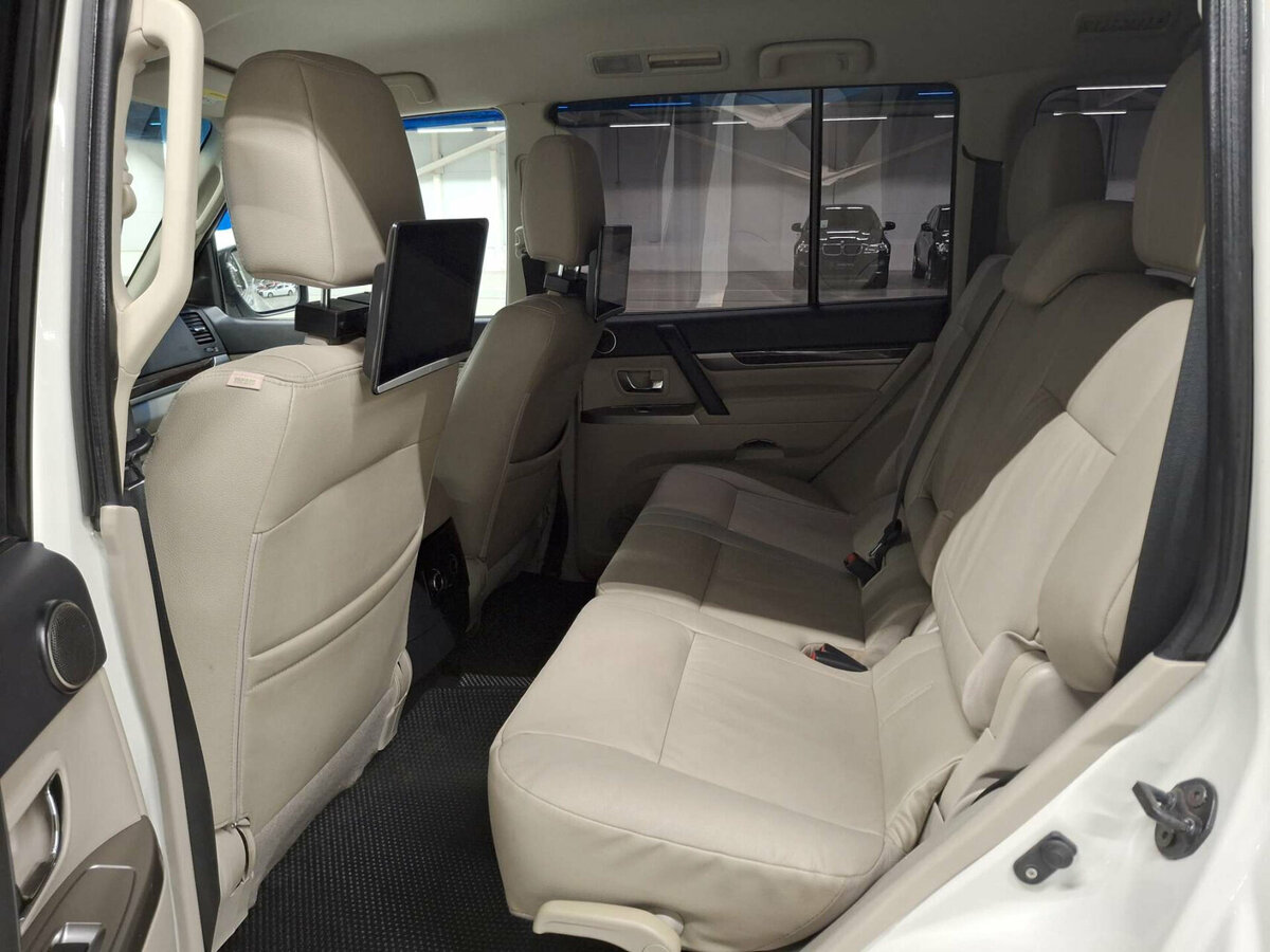 Купить Mitsubishi Pajero с пробегом. Фото: #11