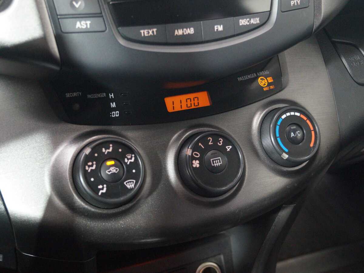 Купить Toyota RAV4 с пробегом. Фото: #17