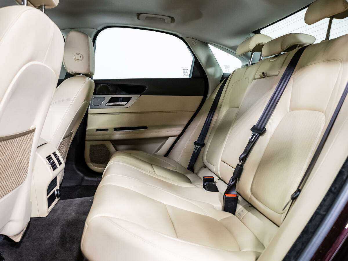 Купить Jaguar XF с пробегом. Фото: #9