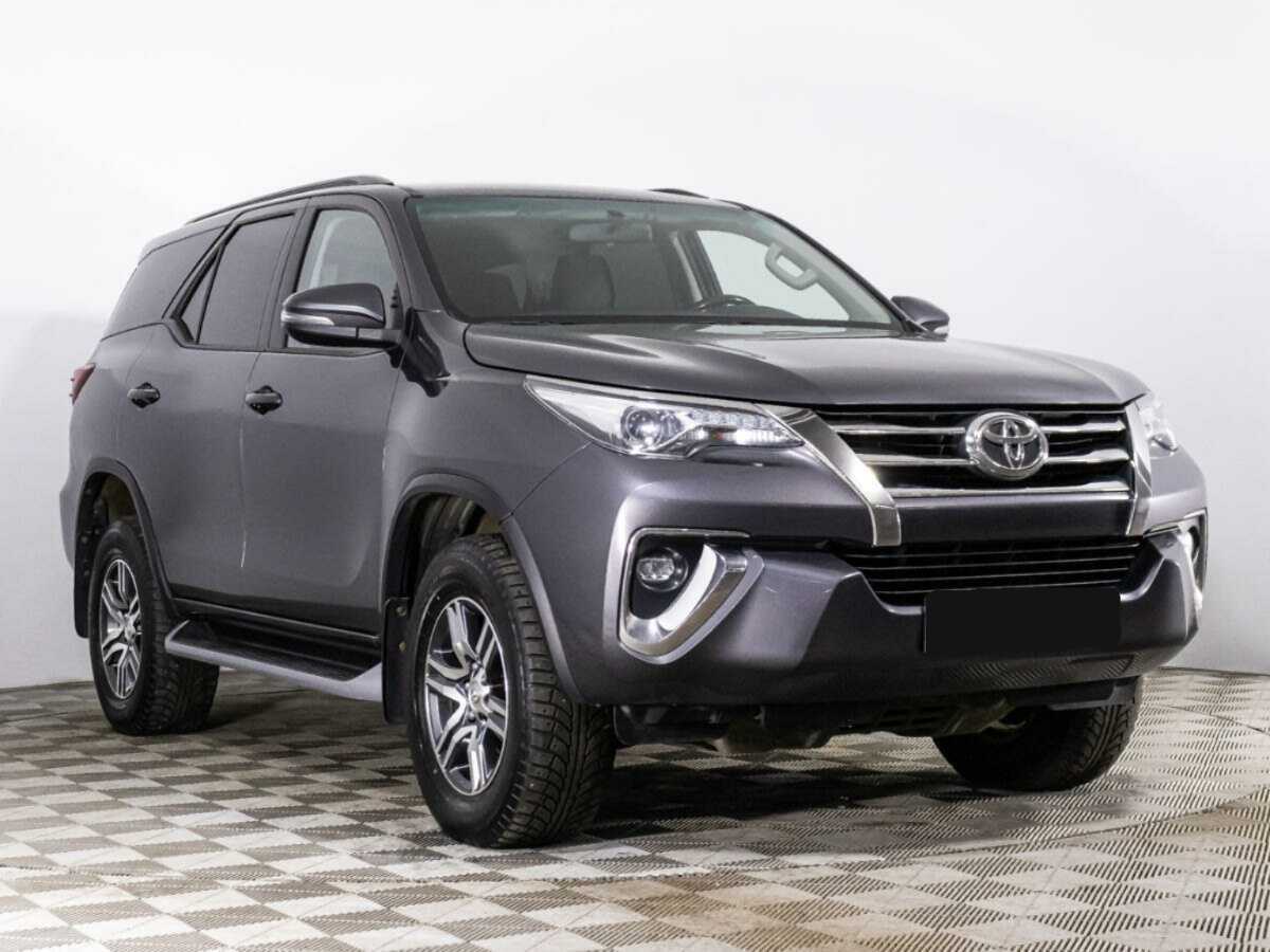 Купить Toyota Fortuner с пробегом. Фото: #2
