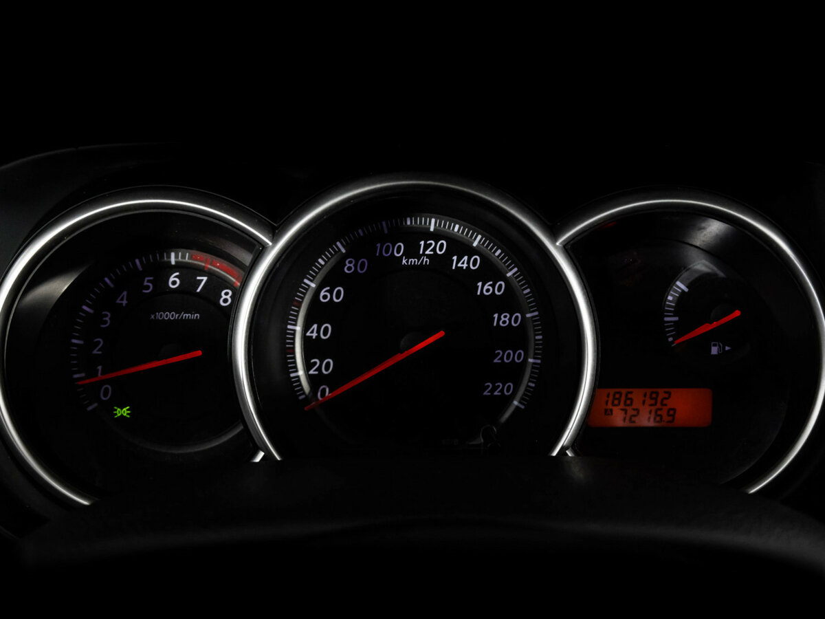 Купить Nissan Tiida с пробегом. Фото: #14