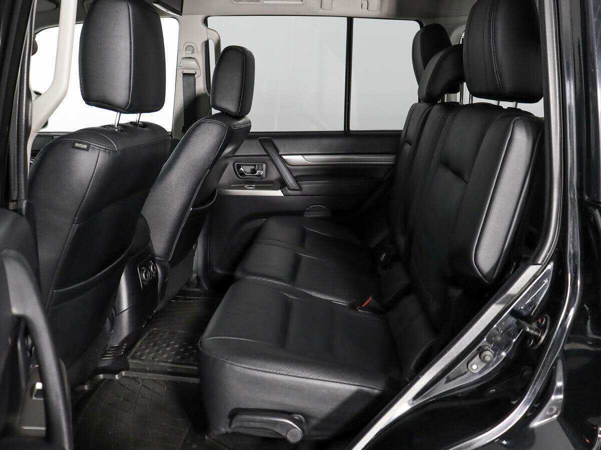 Купить Mitsubishi Pajero с пробегом. Фото: #10