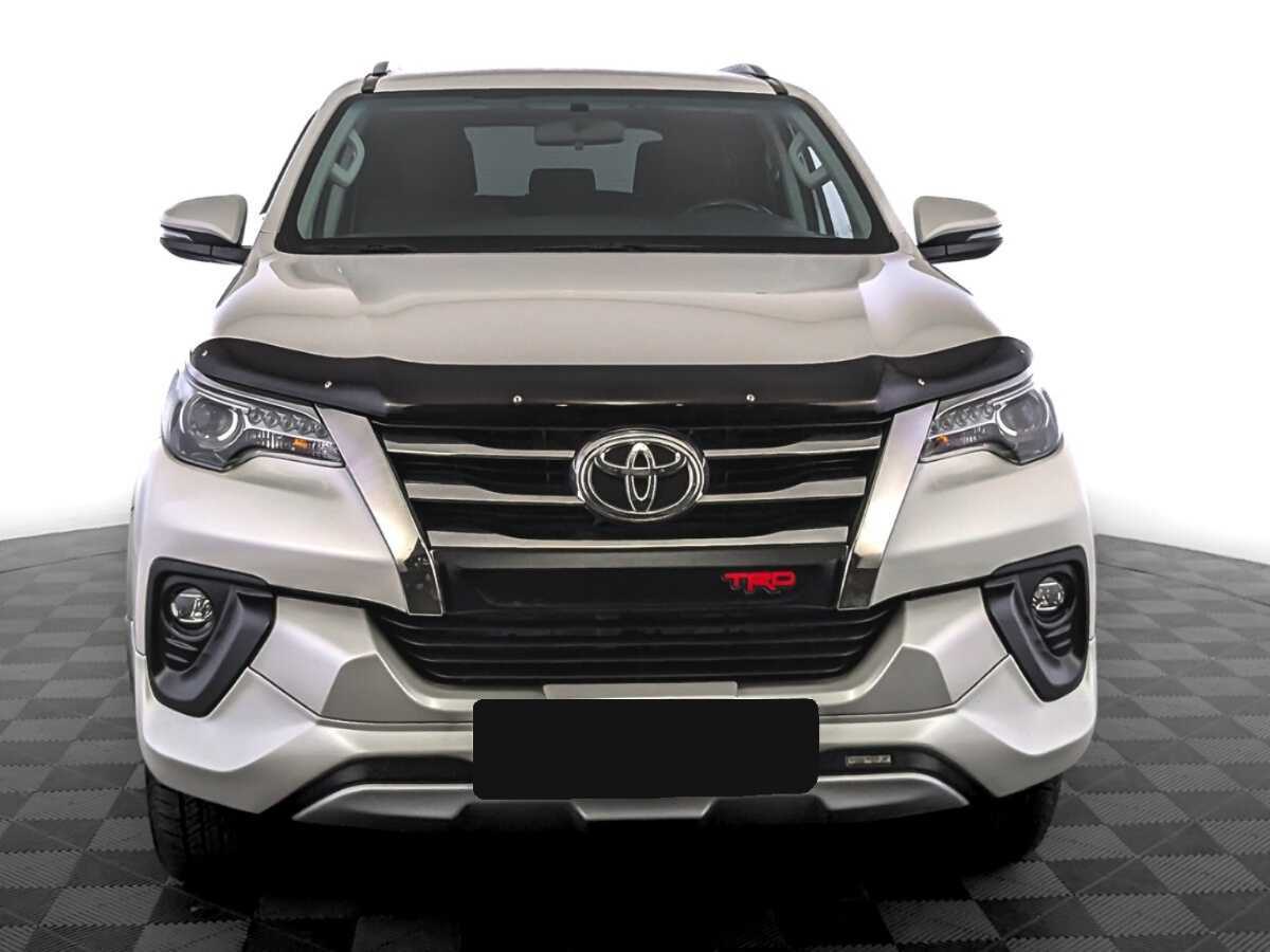 Купить Toyota Fortuner с пробегом. Фото: #1
