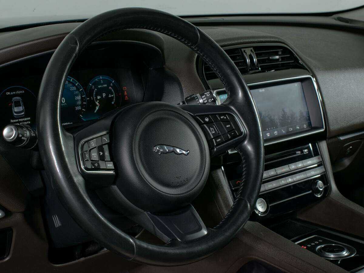 Купить Jaguar F-Pace с пробегом. Фото: #16