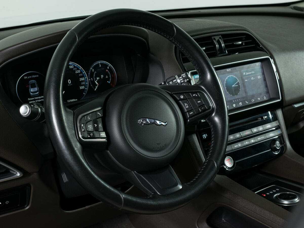 Купить Jaguar F-Pace с пробегом. Фото: #14