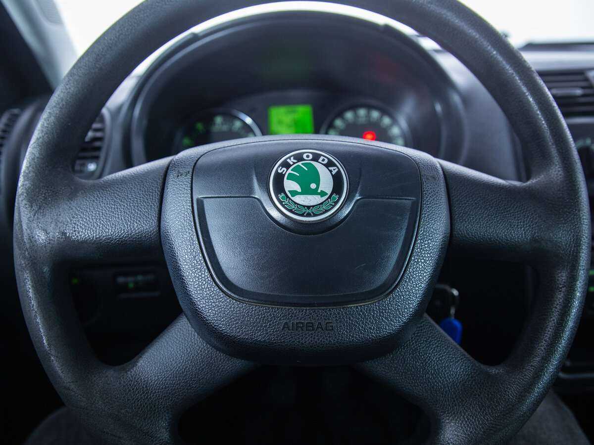 Купить Skoda Roomster с пробегом. Фото: #15
