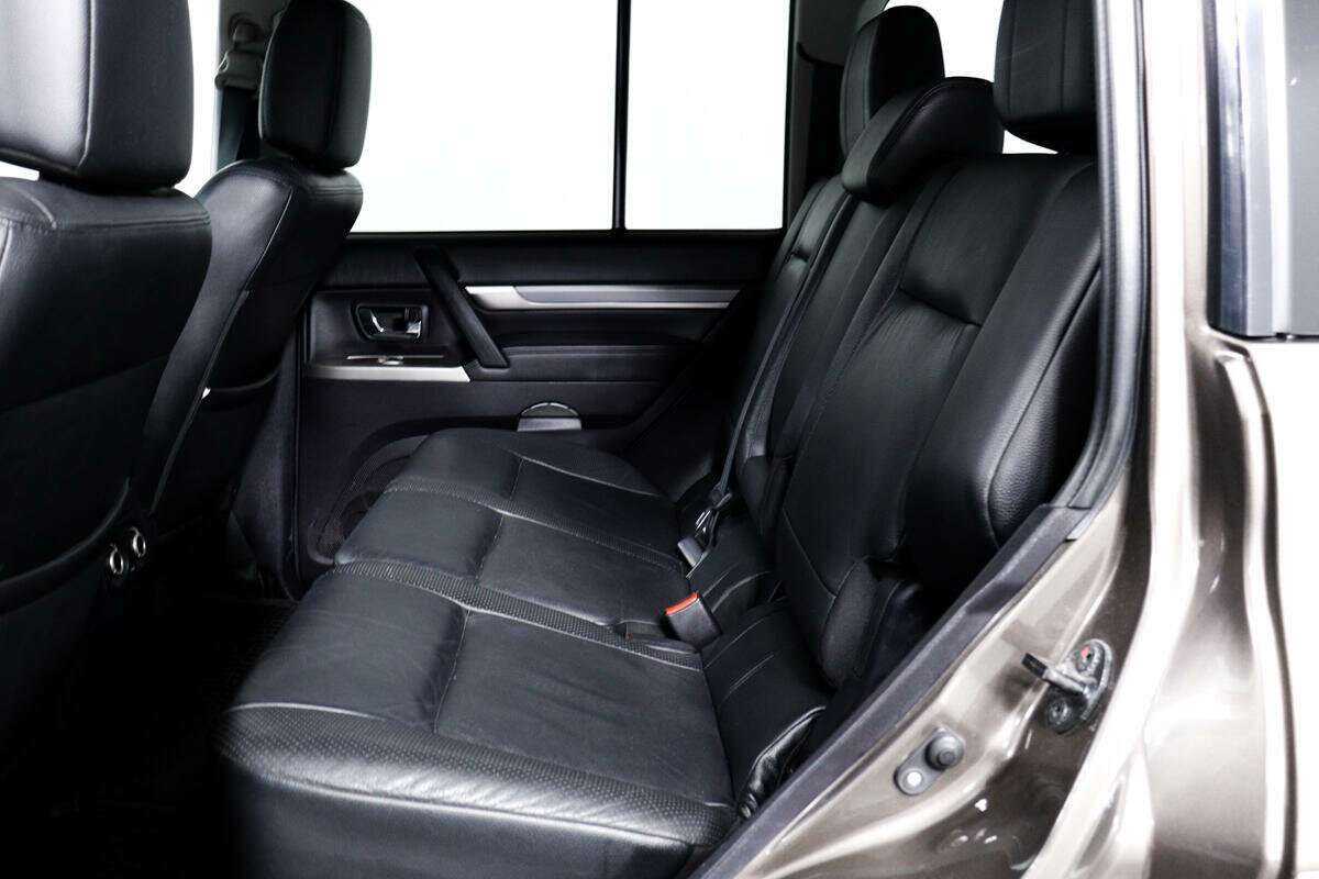 Купить Mitsubishi Pajero с пробегом. Фото: #10