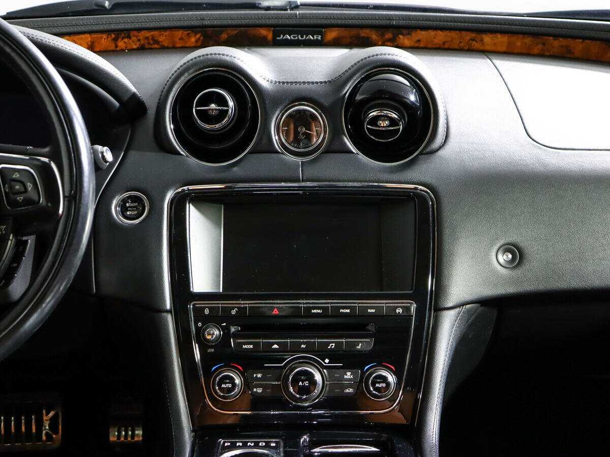 Купить Jaguar XJ с пробегом. Фото: #12