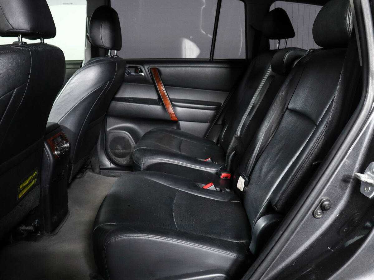 Купить Toyota Highlander с пробегом. Фото: #9