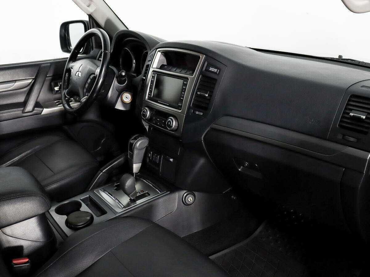 Купить Mitsubishi Pajero с пробегом. Фото: #11