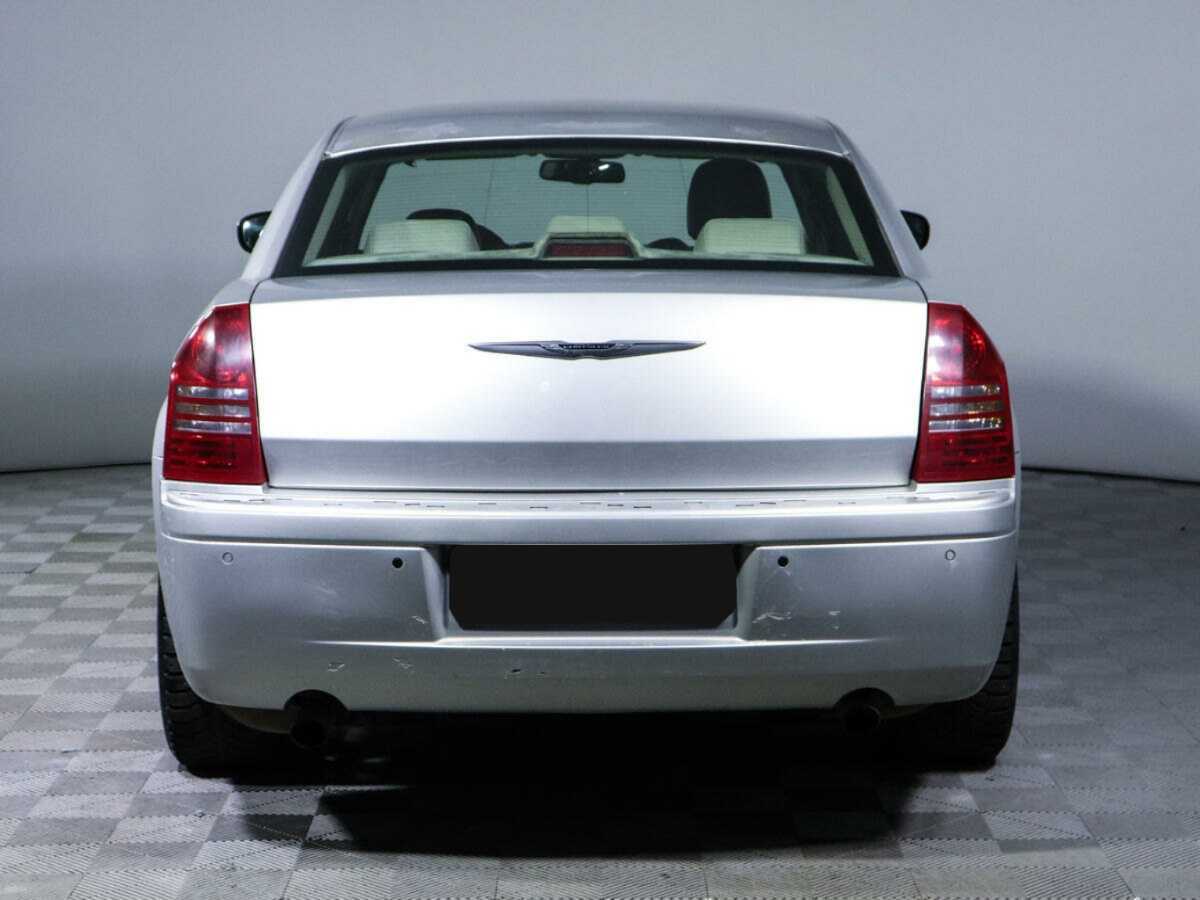 Купить Chrysler 300C с пробегом. Фото: #4