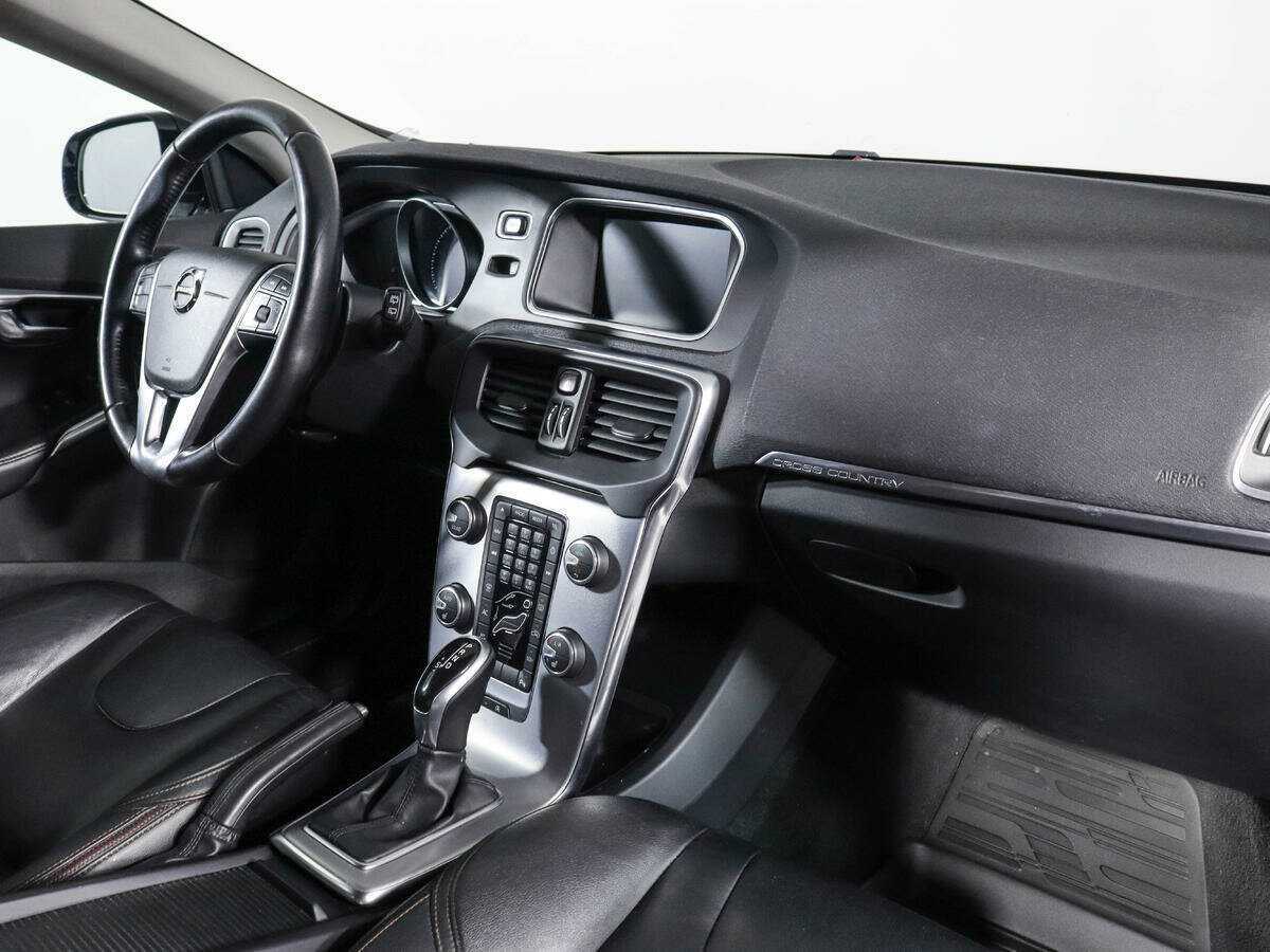 Купить Volvo V40 Cross Country с пробегом. Фото: #6