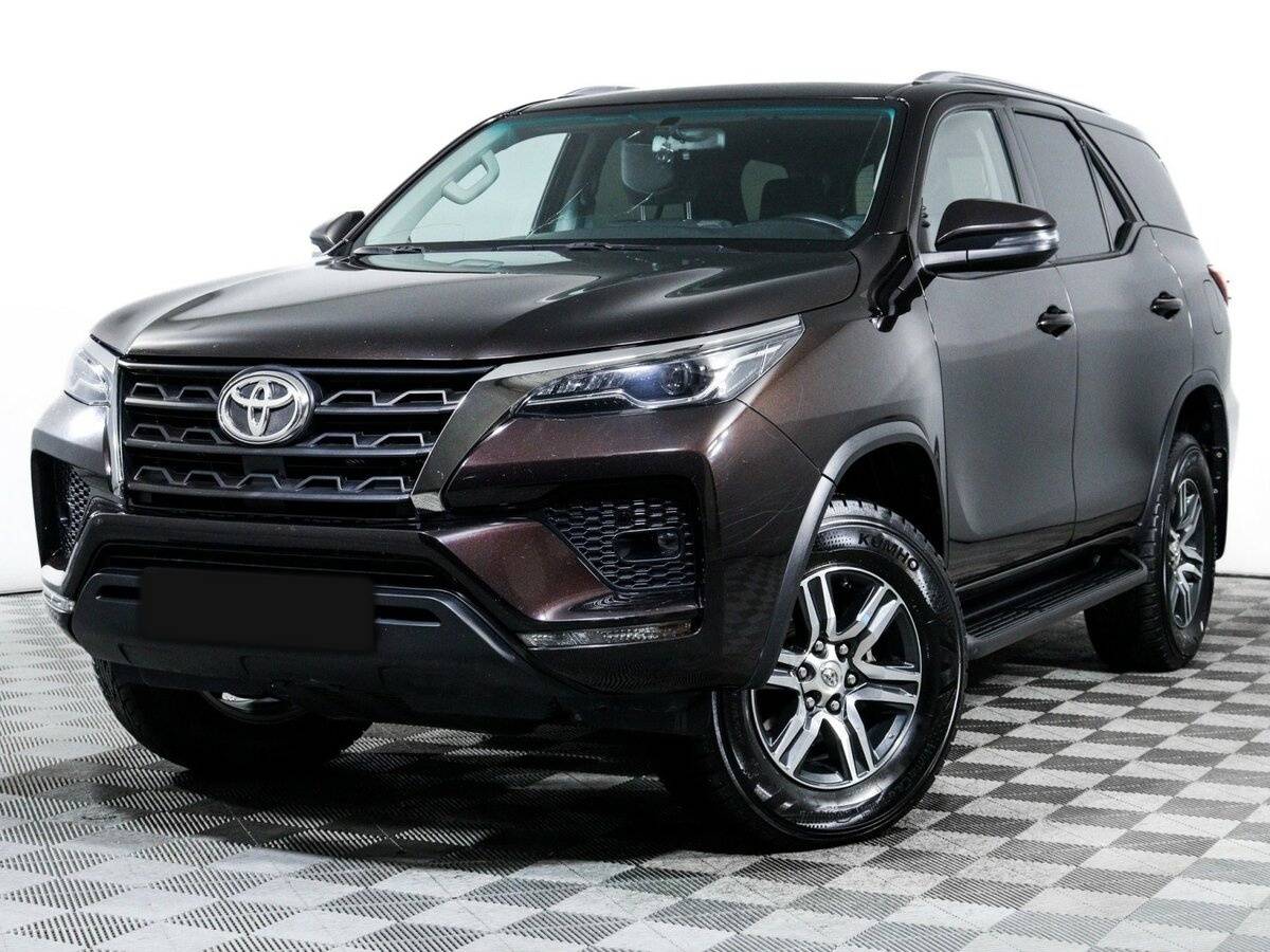 Купить Toyota Fortuner с пробегом. Посмотреть фото