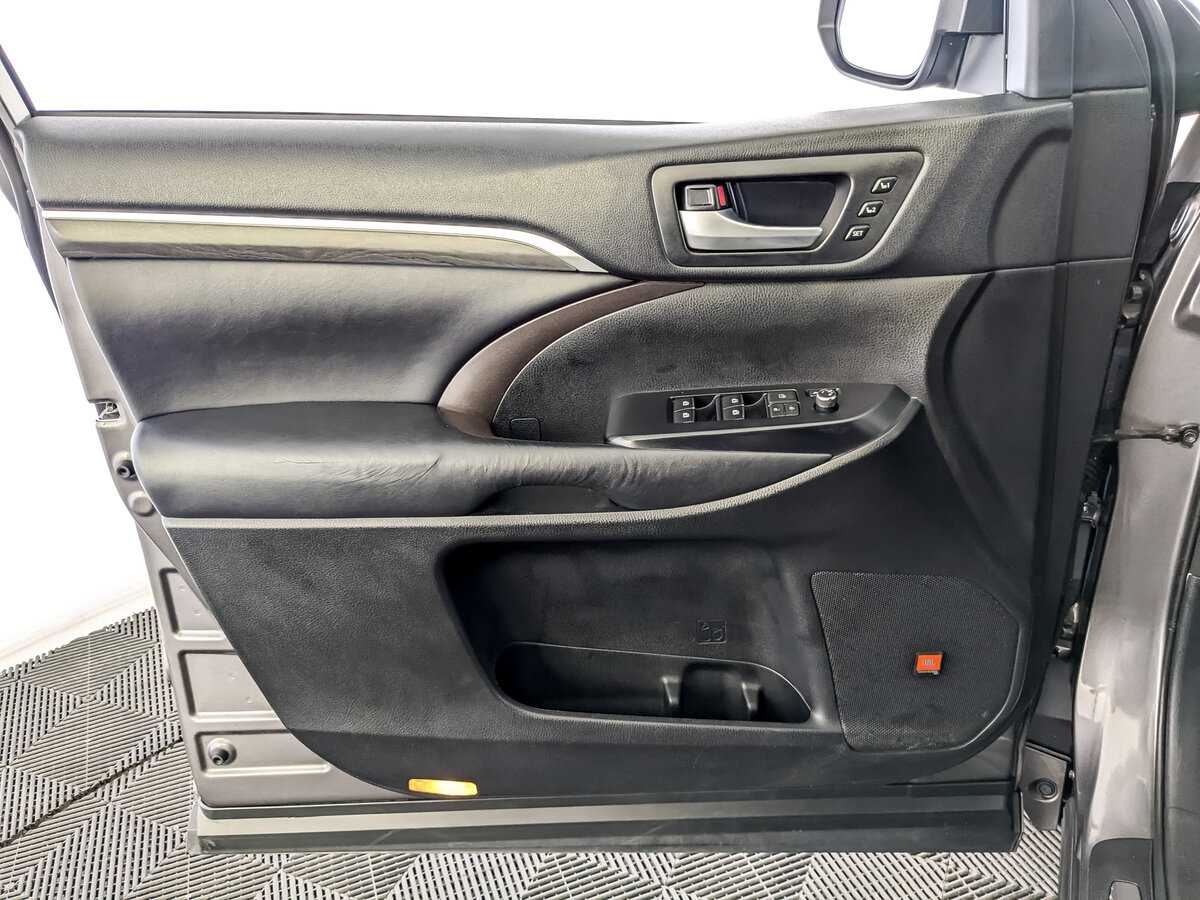Купить Toyota Highlander с пробегом. Фото: #14