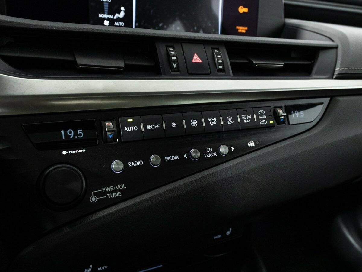 Купить Lexus ES с пробегом. Фото: #17