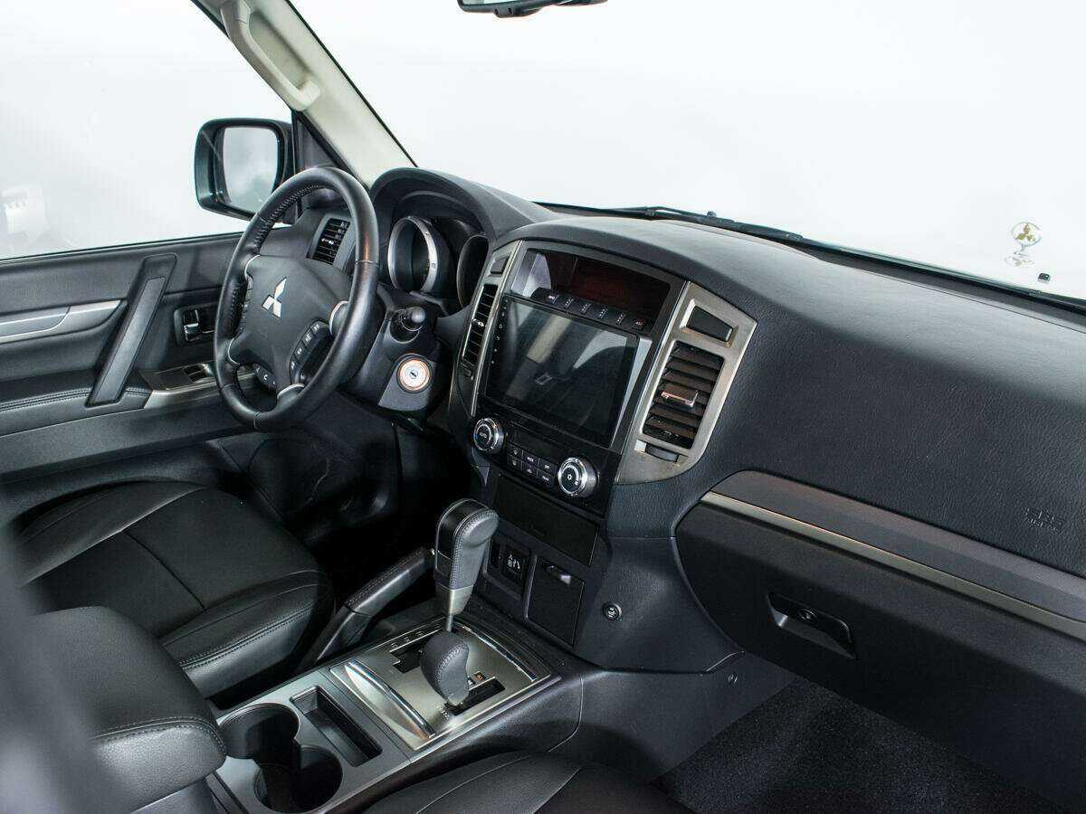 Купить Mitsubishi Pajero с пробегом. Фото: #8