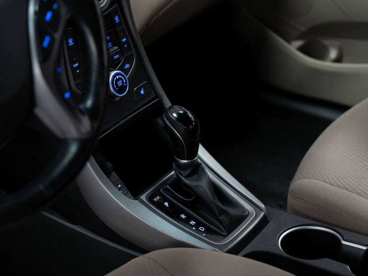 Купить Hyundai Elantra с пробегом. Фото: #11