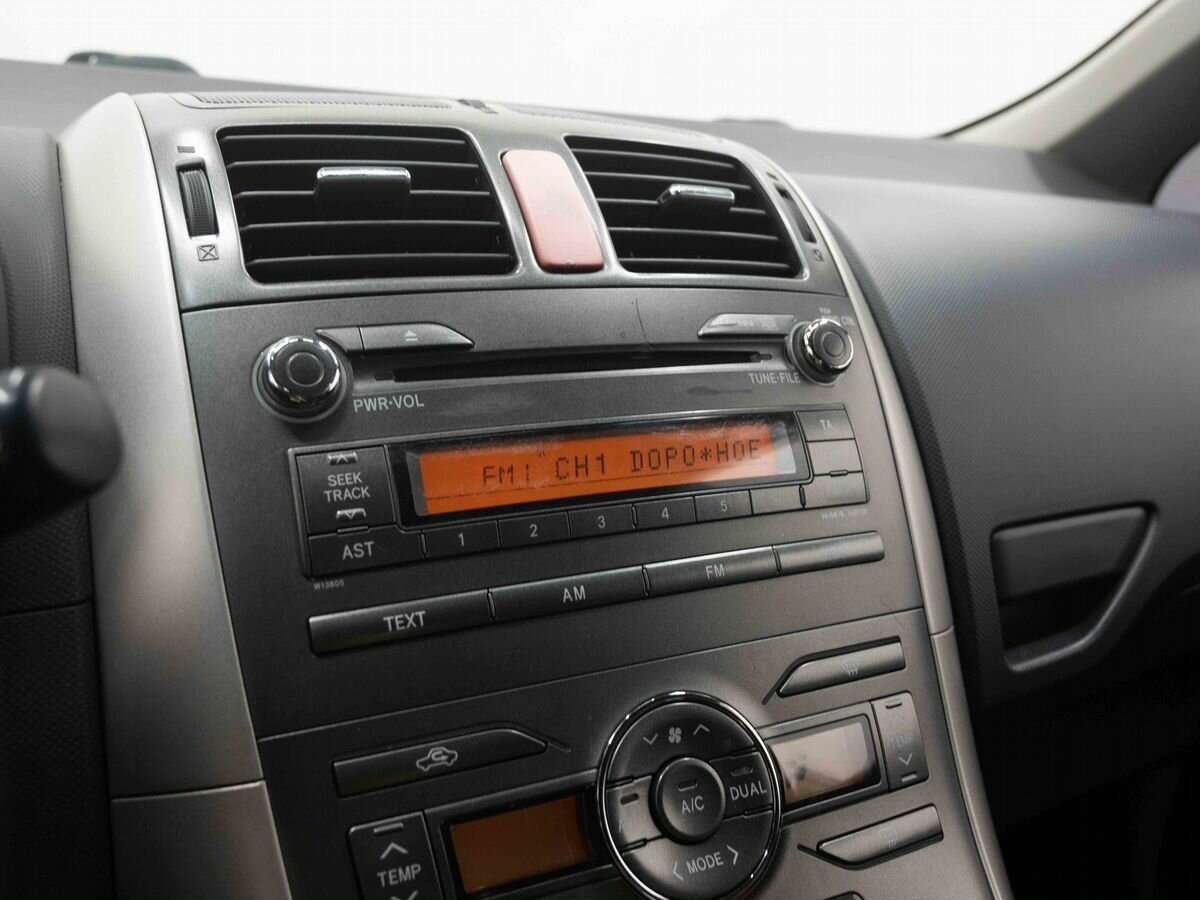Купить Toyota Auris с пробегом. Фото: #18