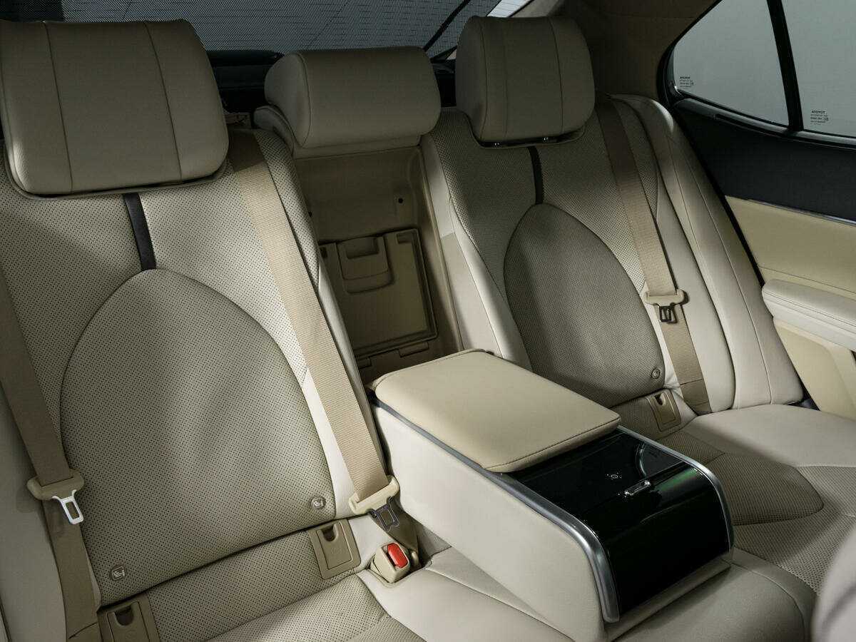 Купить Toyota Camry с пробегом. Фото: #9