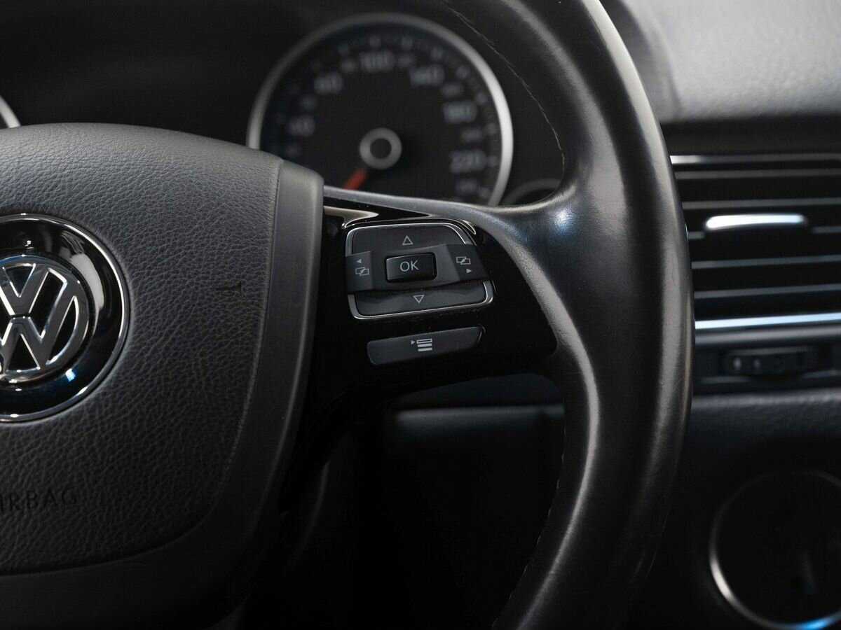 Купить Volkswagen Touareg с пробегом. Фото: #17