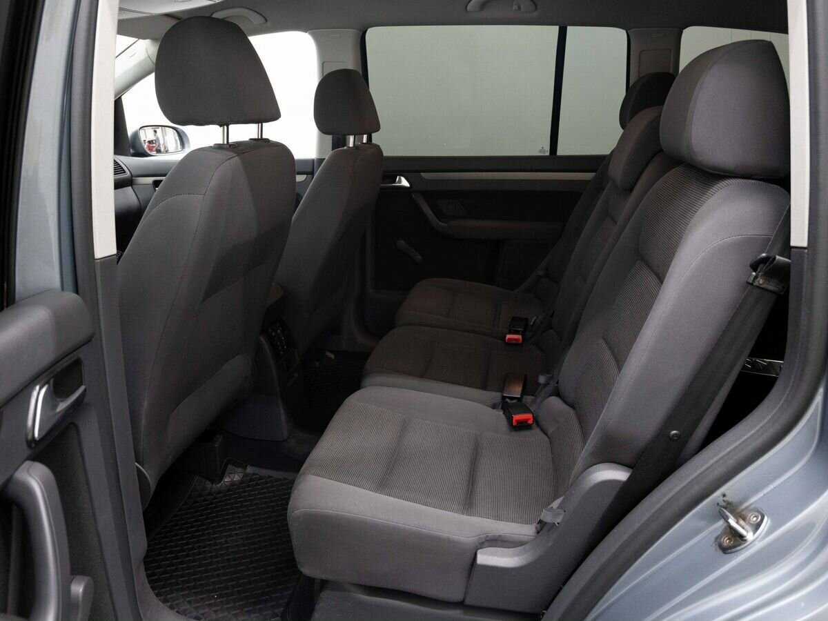 Купить Volkswagen Touran с пробегом. Фото: #8