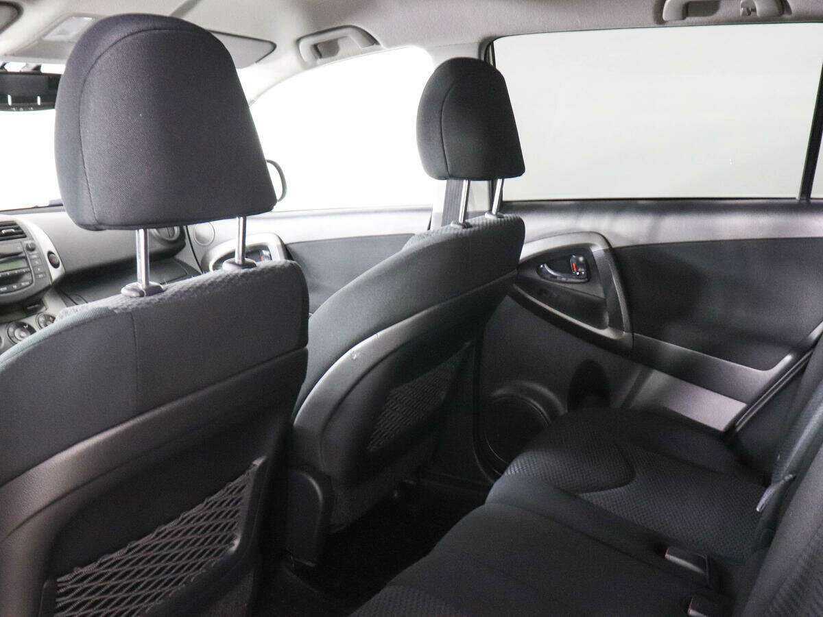 Купить Toyota RAV4 с пробегом. Фото: #11
