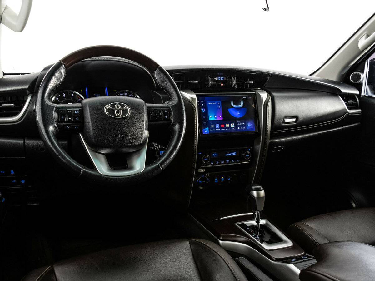 Купить Toyota Fortuner с пробегом. Фото: #11