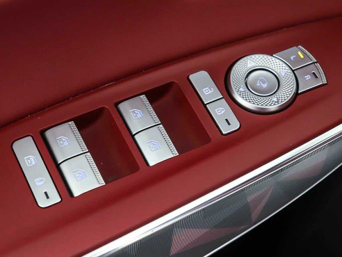 Купить Genesis GV70 с пробегом. Фото: #17