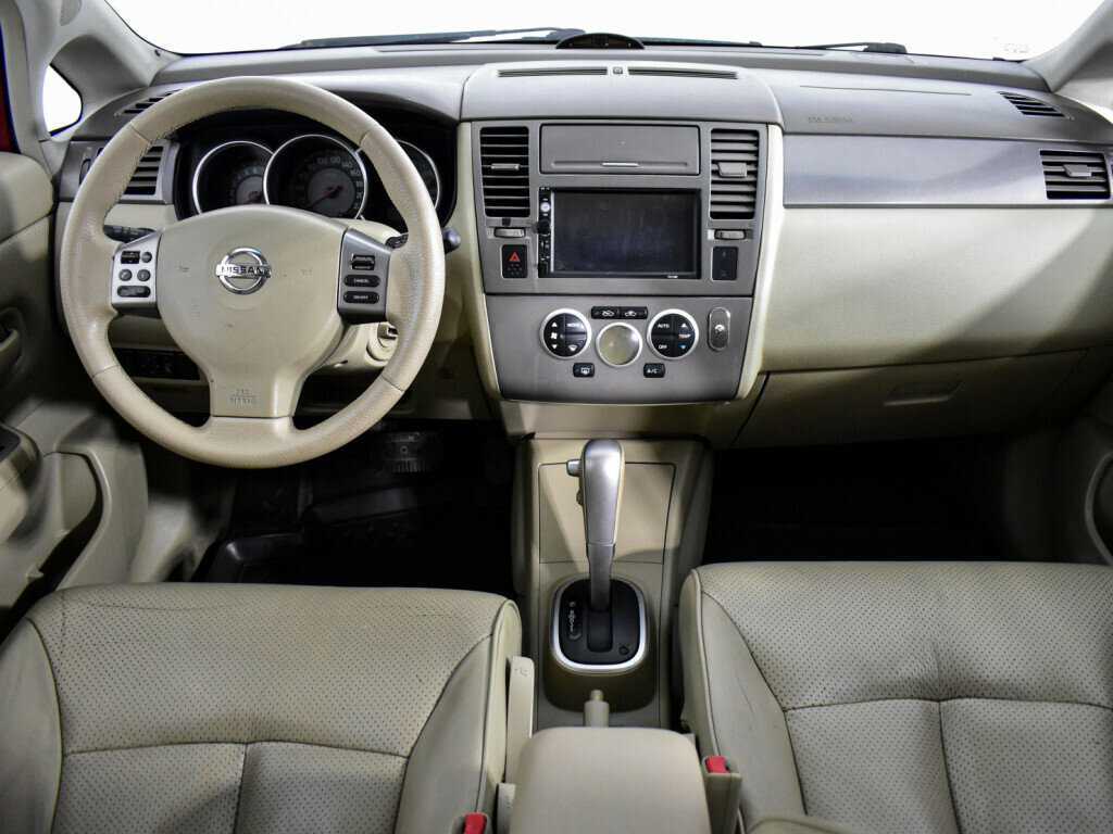 Купить Nissan Tiida с пробегом. Фото: #11
