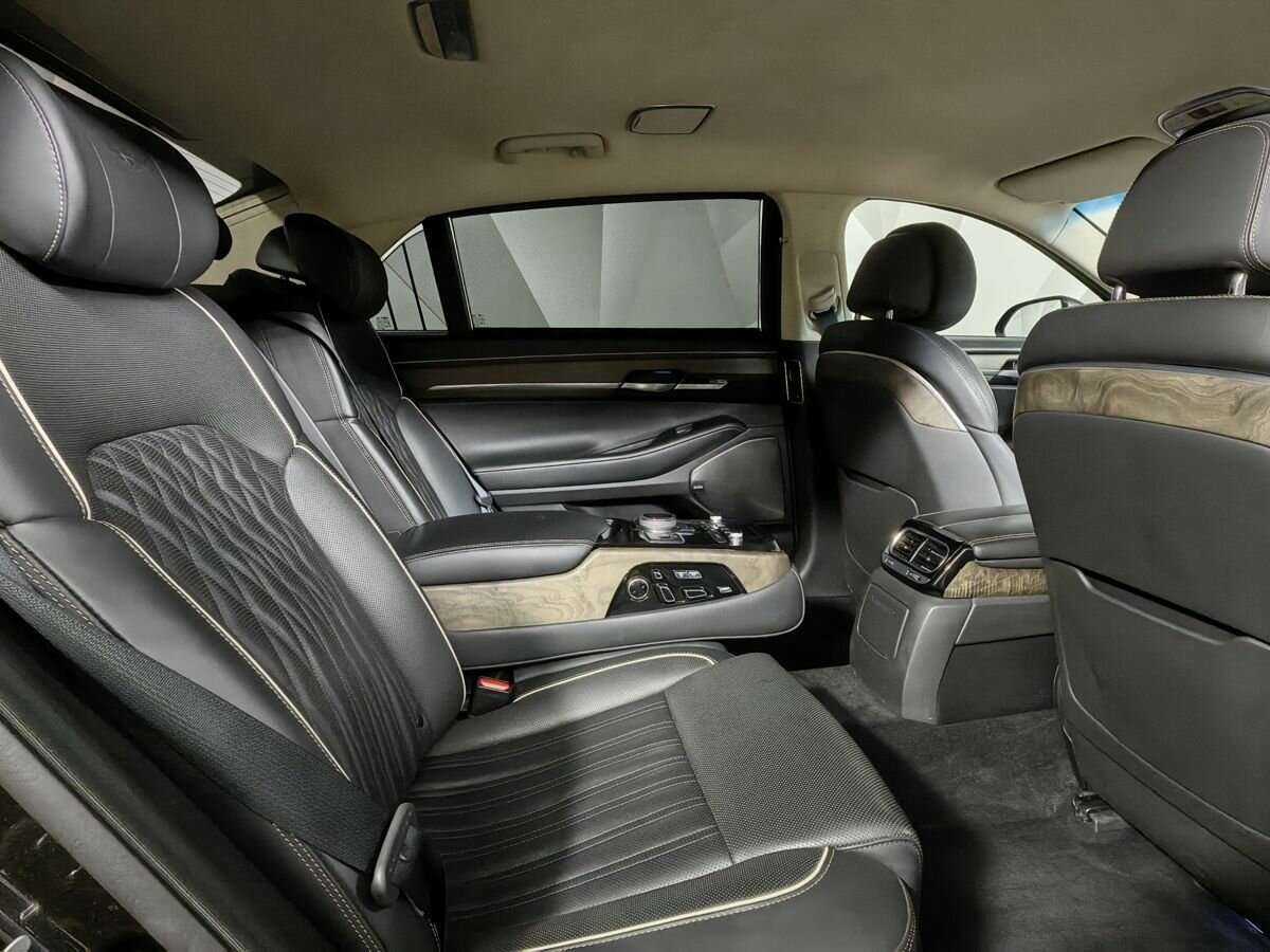 Купить Genesis G90 с пробегом. Фото: #10