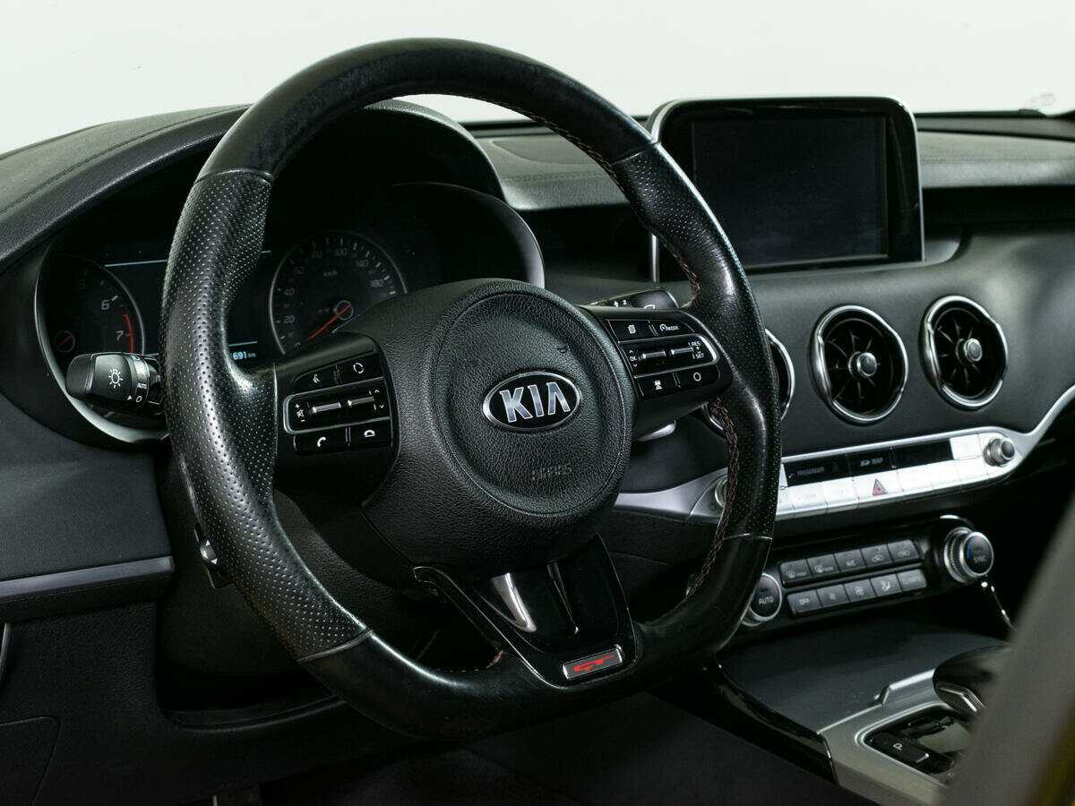 Купить Kia Stinger с пробегом. Фото: #13
