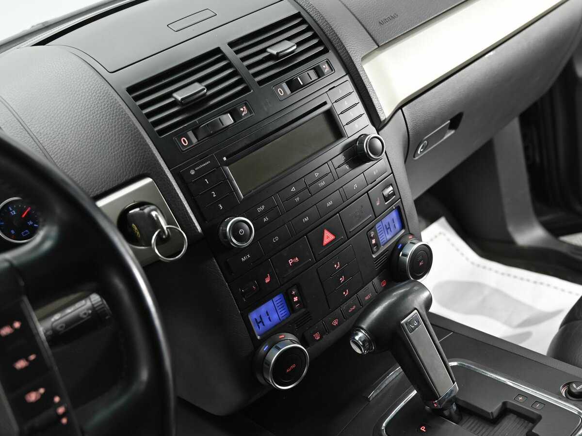 Купить Volkswagen Touareg с пробегом. Фото: #10