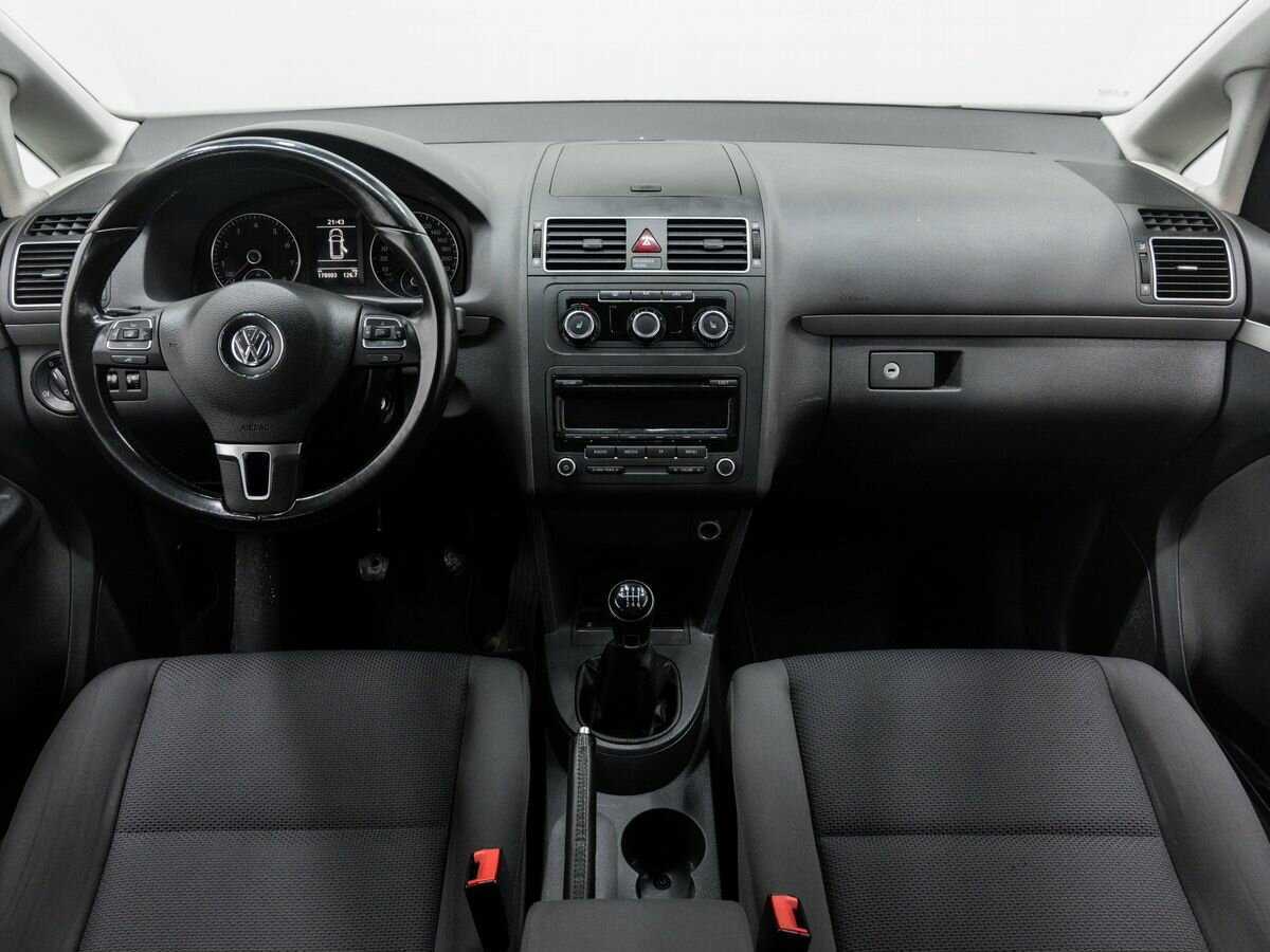 Купить Volkswagen Touran с пробегом. Фото: #10