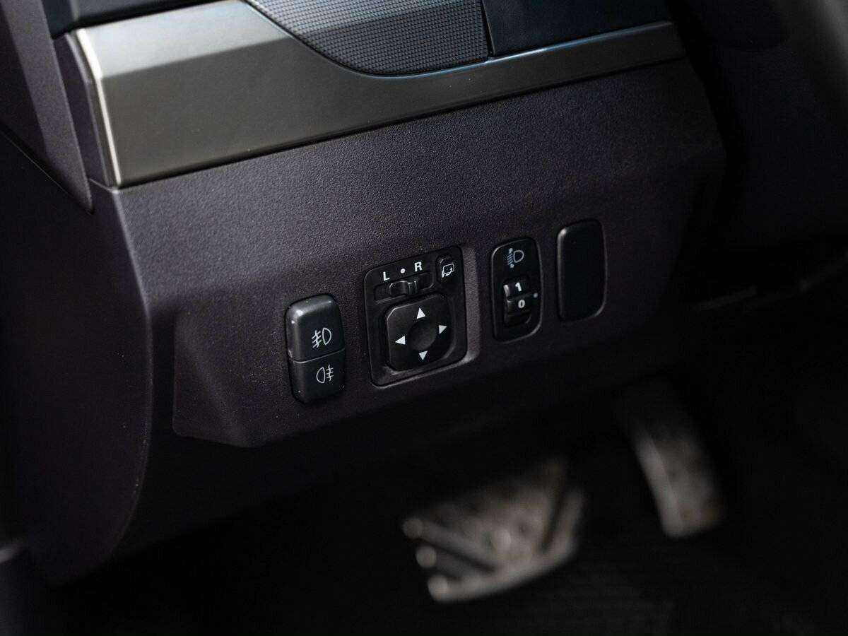 Купить Mitsubishi Pajero с пробегом. Фото: #19